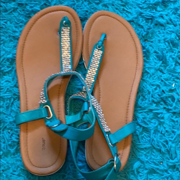 size 11 wide sandals